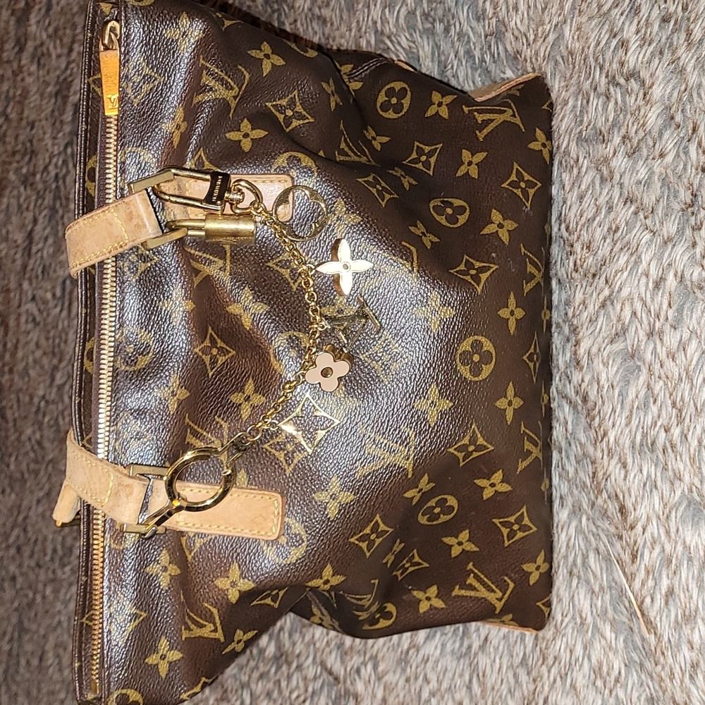 Authentic Louis Vuitton Cabas Piano bag w/authentic LV bag charm. Georgeous.